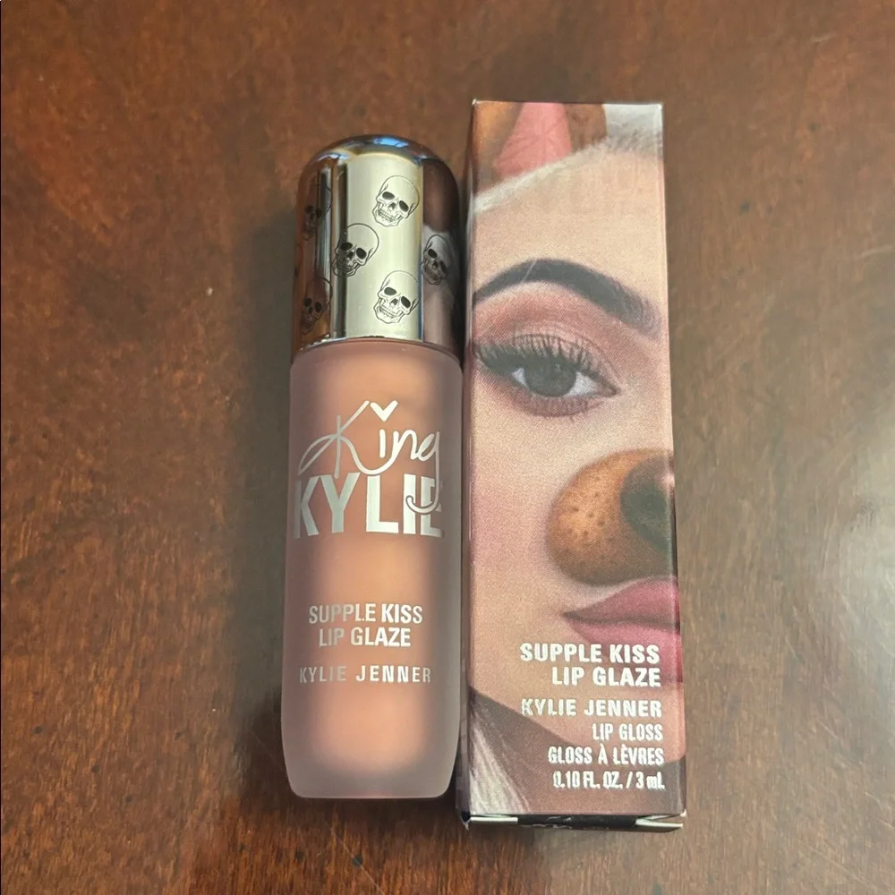 Kylie Cosmetics Supple Kiss Lip Glaze - Like - Picture 4 of 9